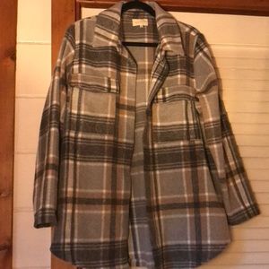 Melloday gray and tan plaid long shacket with pockets. Size L